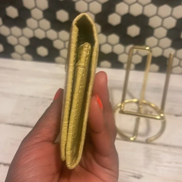 GUC Ferragamo Yellow Long leather wallet - Picture 4 of 7